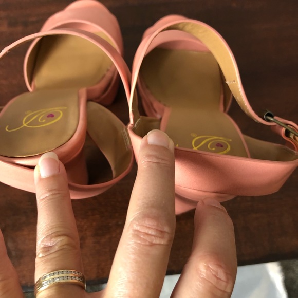 Delicious platform 5.75” heel light coral size 6/6.5 - Picture 8 of 10